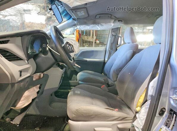 5TDZK3DCXGS697997 2016 TOYOTA SIENNA Silver Front interior view