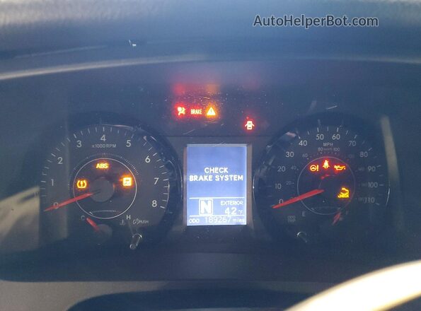 5TDZK3DCXGS697997 2016 TOYOTA SIENNA Silver Instrument cluster view