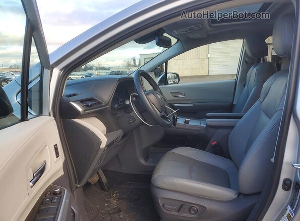 5TDZSKFC4MS013898 2021 TOYOTA LIMITED Серебряный Вид салона спереди