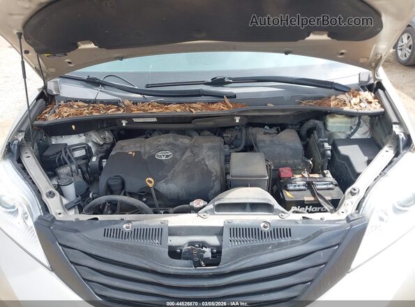 5TDZZ3DC0HS775362 2017 TOYOTA SIENNA Бежевый Вид сзади