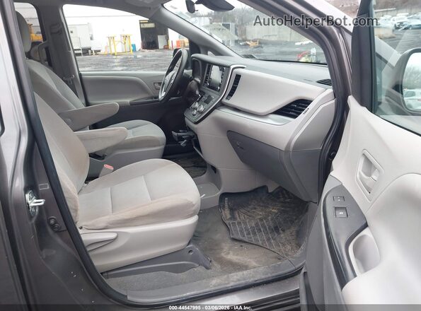 5TDZZ3DC2LS024935 2020 TOYOTA SIENNA Gray წინა სალონის ხედი