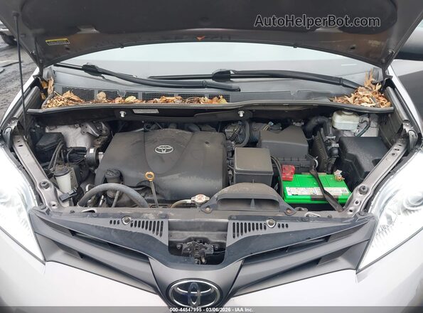 5TDZZ3DC2LS024935 2020 TOYOTA SIENNA Gray უკანა ხედი