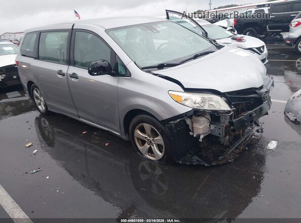 5TDZZ3DC7JS913260 2018 TOYOTA SIENNA Серебряный Передняя правая четверть