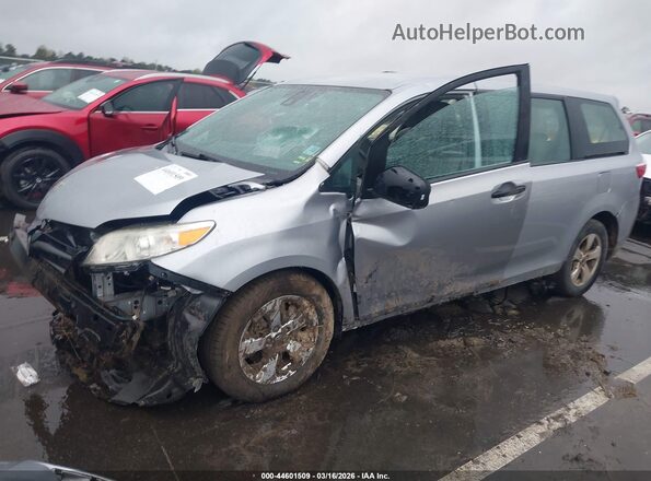 5TDZZ3DC7JS913260 2018 TOYOTA SIENNA Серебряный Передняя левая четверть