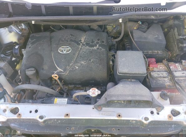 5TDZZ3DC7JS913260 2018 TOYOTA SIENNA Серебряный Вид сзади