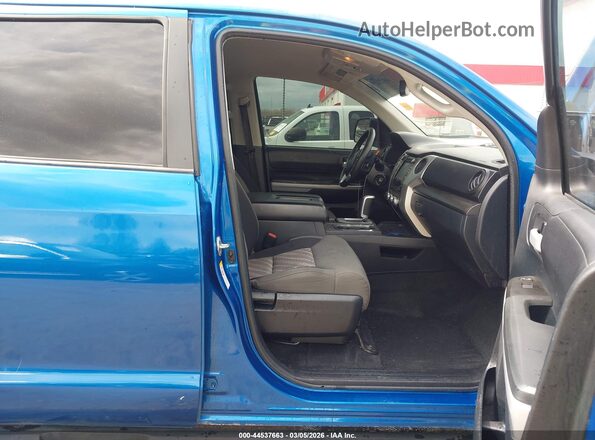5TFDW5F19JX719155 2018 TOYOTA TUNDRA Синий Вид салона спереди