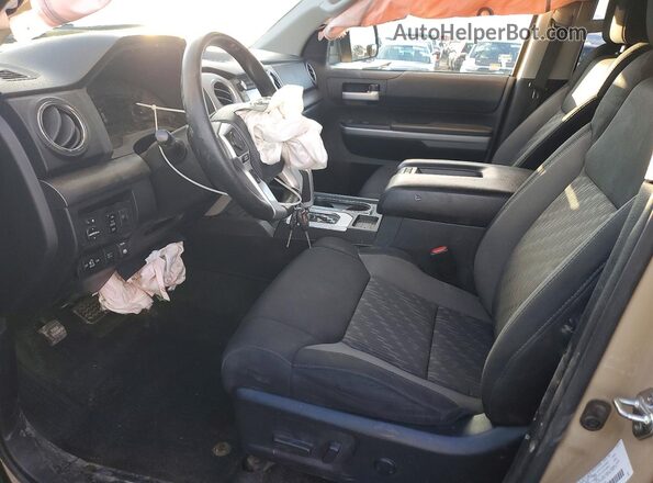 5TFDY5F17JX763570 2018 TOYOTA TUNDRA Бежевый Вид салона спереди