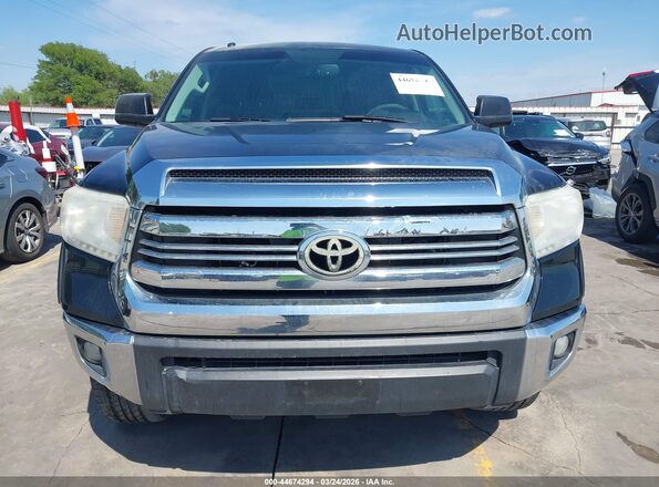 5TFEW5F14HX220116 2017 TOYOTA TUNDRA Black Вид задньої частини салону