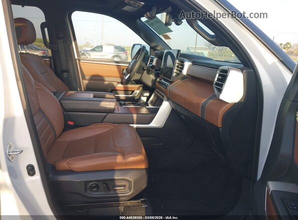 5TFMC5DB6SX111552 2025 TOYOTA TUNDRA HYBRID Белый Вид салона спереди