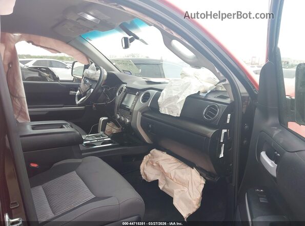 5TFRM5F16HX111888 2017 TOYOTA TUNDRA Оранжевый Вид салона спереди