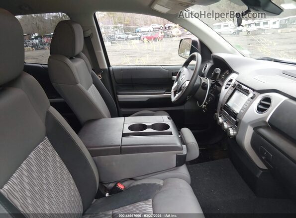 5TFUY5F15JX687010 2018 TOYOTA TUNDRA Серый Вид салона спереди