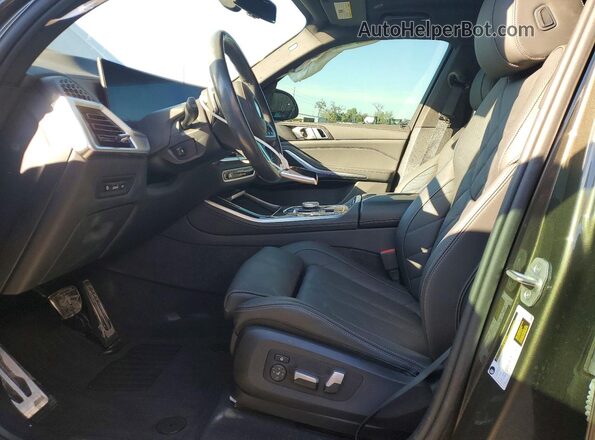 5UX13EU04R9W14687 2024 BMW X5 Зеленый Вид салона спереди