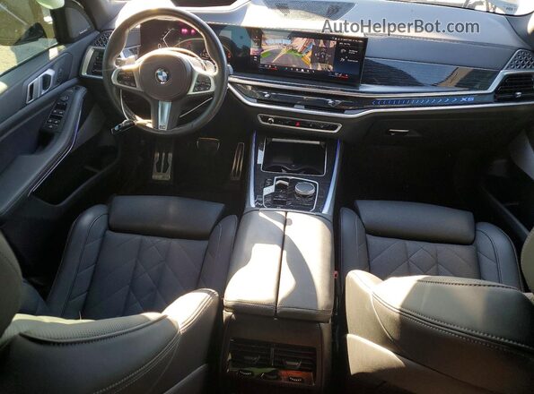 5UX13EU04R9W14687 2024 BMW X5 Зеленый Вид панели приборов