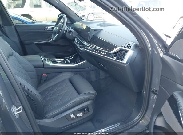 5UX13EU04S9W95566 2025 BMW X5 Серый Вид салона спереди