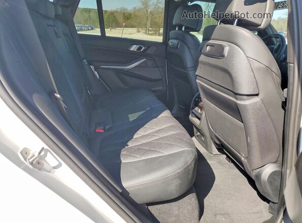5UX13EU07R9U34264 2024 BMW X5 White Widok wnętrza z tyłu
