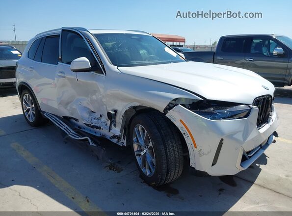 5UX13EU07S9X39656 2025 BMW X5 White Przód prawy