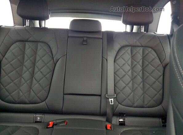 5UX13EU07T9027245 2026 BMW X5 Black უკანა სავარძლების ხედი