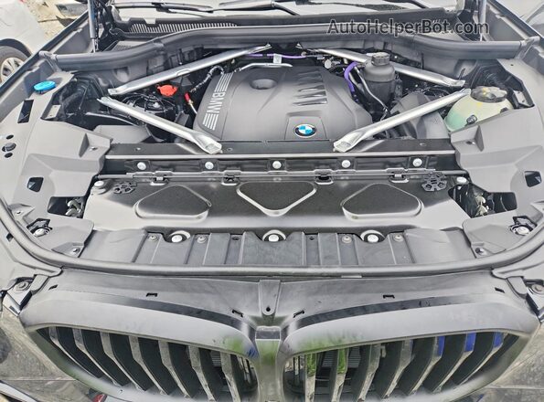 5UX13EU09T9325781 2026 BMW X5 Black Widok komory silnika