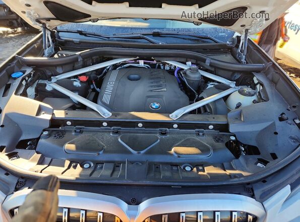 5UX23EM02S9W23009 2025 BMW X7 White Вид підкапотного простору