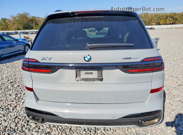 5UX23EM02S9Y44089 2025 BMW X7 Gray Widok z tyłu