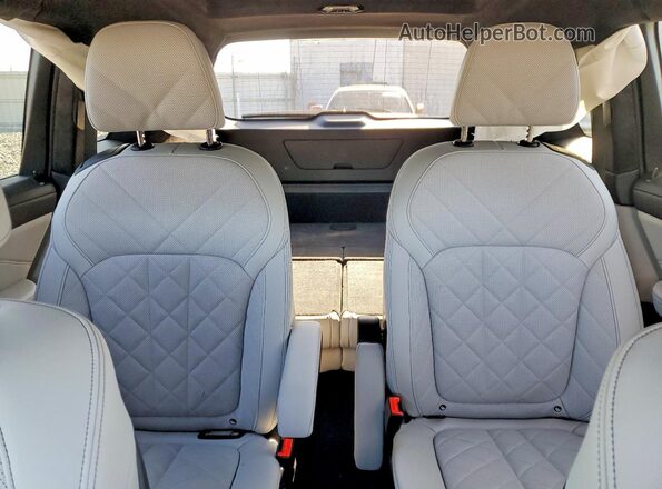 5UX23EM02S9Y44089 2025 BMW X7 Gray Widok tylnych siedzeń