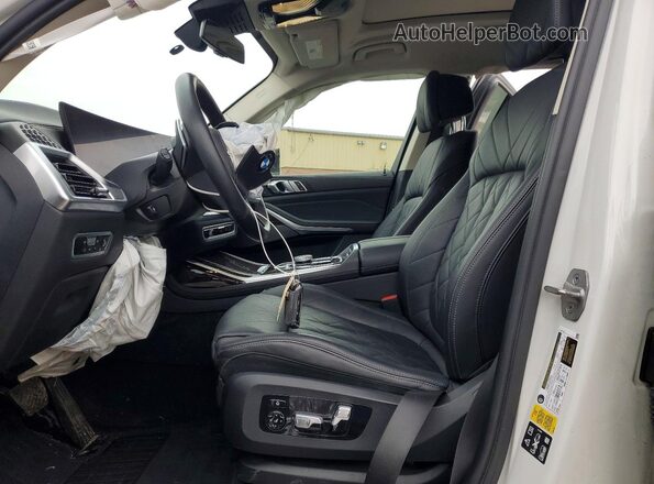 5UX23EM04P9P81391 2023 BMW X7 White წინა სალონის ხედი