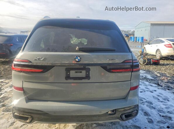 5UX23EM04T9202653 2026 BMW X7 Gray Widok z tyłu