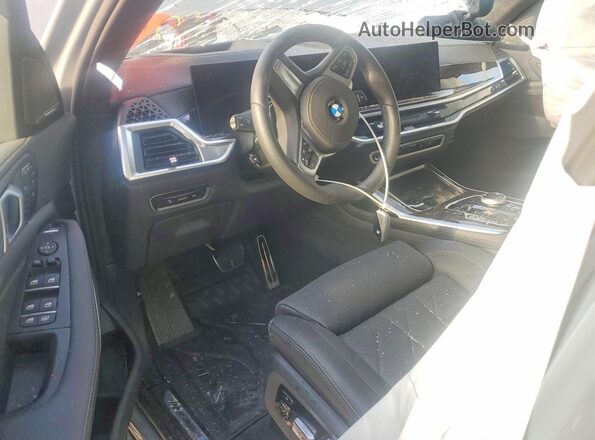 5UX23EM04T9202653 2026 BMW X7 Gray Widok deski rozdzielczej