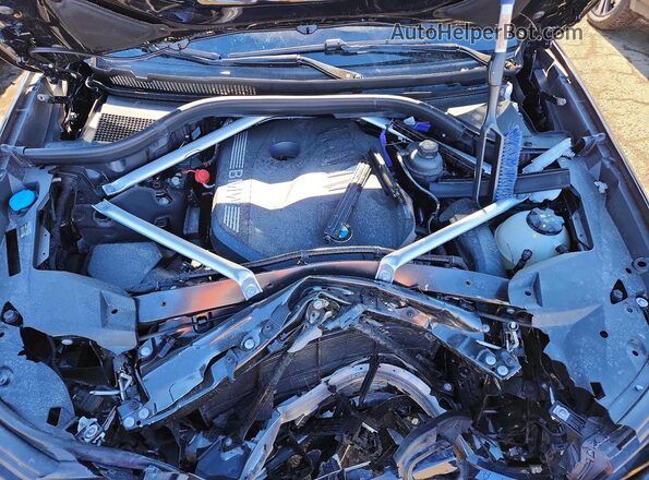 5UX23EM05S9X84485 2025 BMW X7 Blue Widok komory silnika