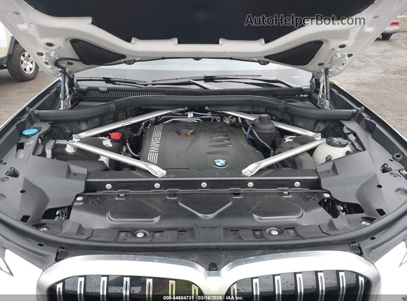 5UX23EM05S9Z99591 2025 BMW X7 White Vista trasera
