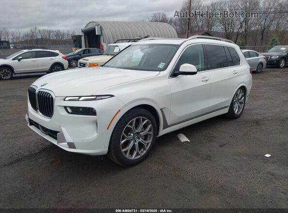 5UX23EM05S9Z99591 2025 BMW X7 White Vista tres cuartos delantera izquierda