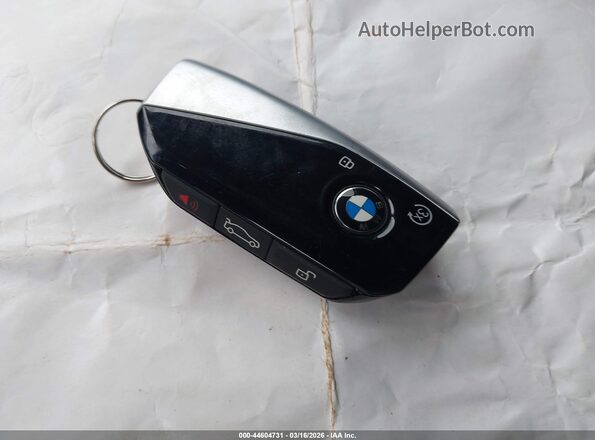 5UX23EM05S9Z99591 2025 BMW X7 White Vista del salpicadero