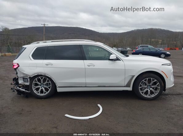 5UX23EM05S9Z99591 2025 BMW X7 White Vista interior trasera