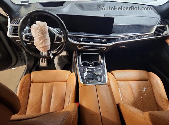 5UX23EM06P9N46670 2023 BMW X7 Gray Dashboard view