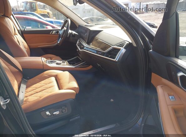 5UX23EM06R9T68486 2024 BMW X7 Black Vista interior delantera