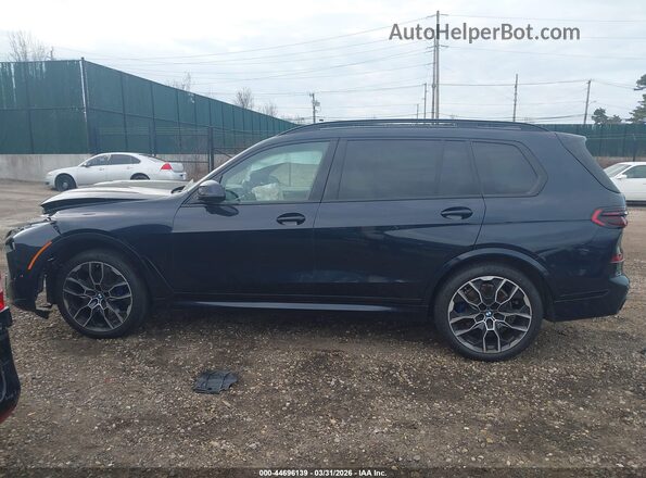 5UX23EM07P9R93153 2023 BMW X7 Black 360 interior view