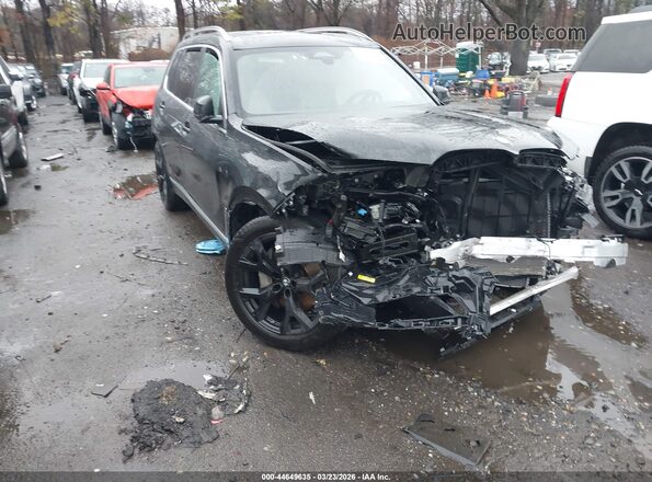 5UX23EM08S9Z94272 2025 BMW X7 Black Передня права чверть