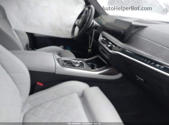 5UX23EM08S9Z94272 2025 BMW X7 Black Вид салону спереду