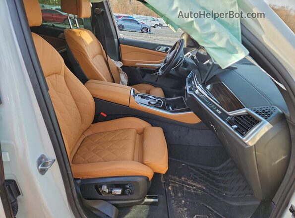 5UX23EU04T9052320 2026 BMW X5 Белый Вид салона спереди