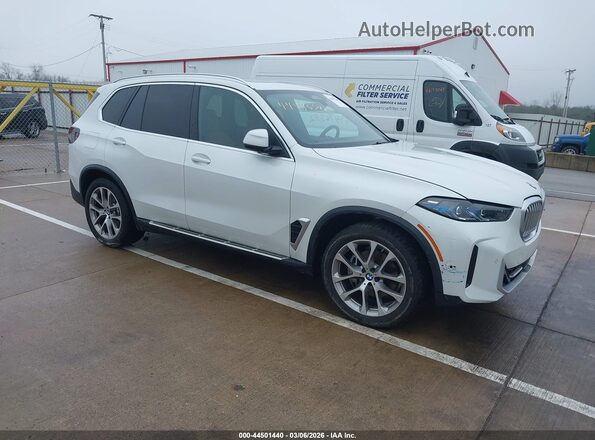 5UX23EU05R9W11205 2024 BMW X5 Белый Передняя правая четверть