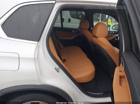 5UX23EU05R9W11205 2024 BMW X5 Белый Вид наклейки с VIN-кодом