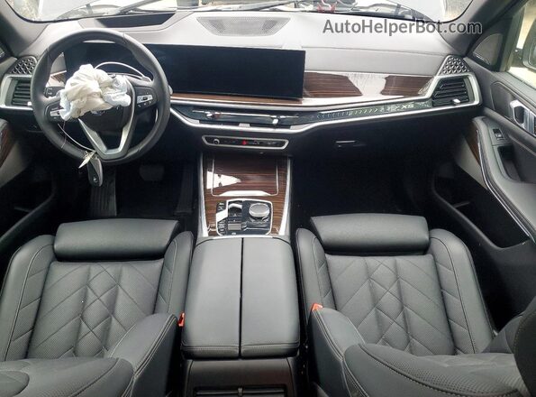 5UX23EU05T9048583 2026 BMW X5 Gray Vista del salpicadero