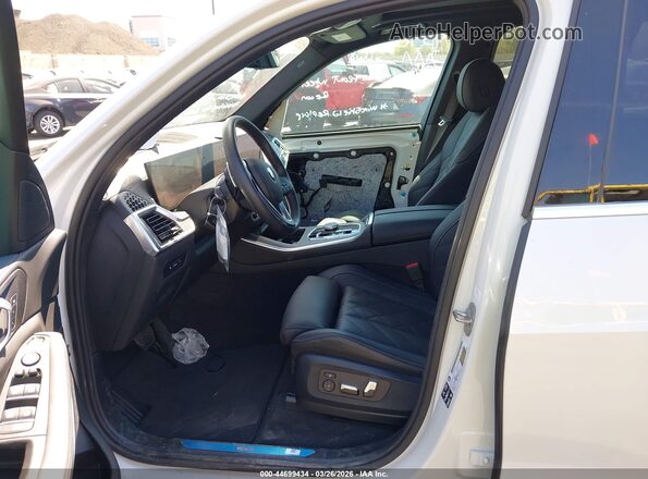 5UX23EU06S9W37849 2025 BMW X5 White Widok wnętrza z przodu