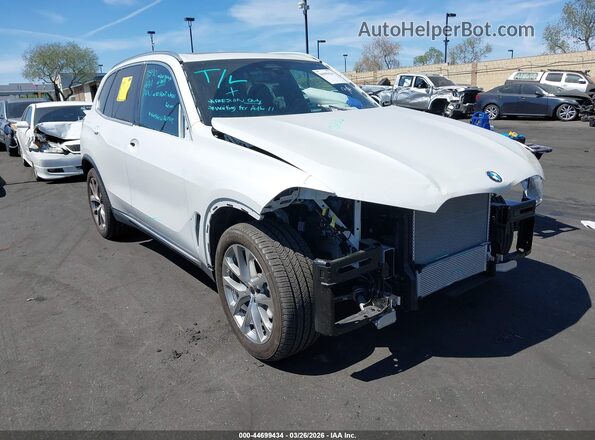 5UX23EU06S9W37849 2025 BMW X5 White Przód prawy