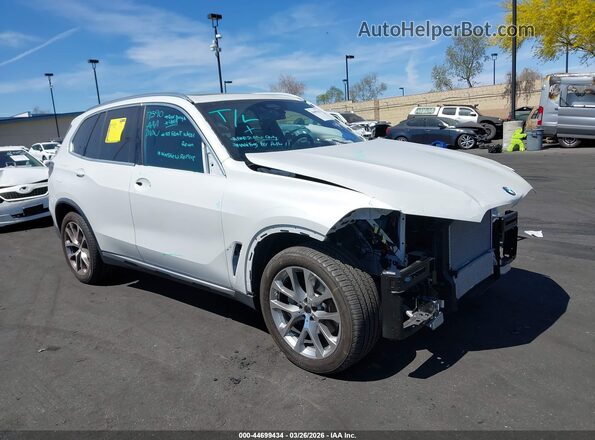 5UX23EU06S9W37849 2025 BMW X5 White Widok wnętrza 360 stopni
