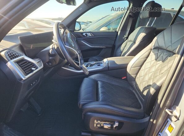 5UX23EU07R9S14286 2024 BMW X5 Silver Widok wnętrza z przodu