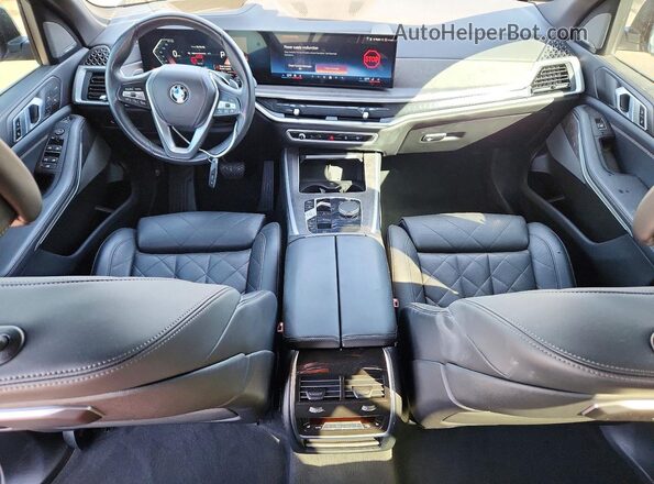5UX23EU07R9S14286 2024 BMW X5 Silver Widok deski rozdzielczej