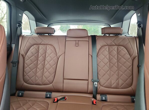 5UX23EU07R9V74397 2024 BMW X5 Фиолетовый Вид задних сидений
