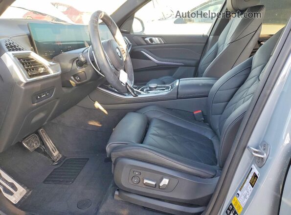 5UX23EU08R9T87265 2024 BMW X5 Серый Вид салона спереди