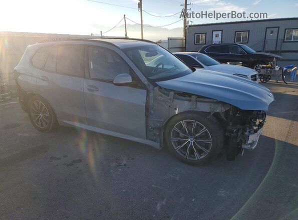 5UX23EU08R9T87265 2024 BMW X5 Серый Передняя правая четверть